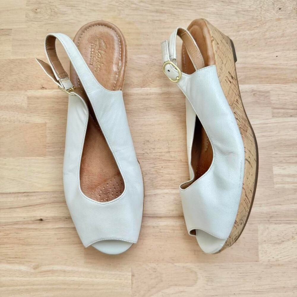 White leather peeptoe sling back
